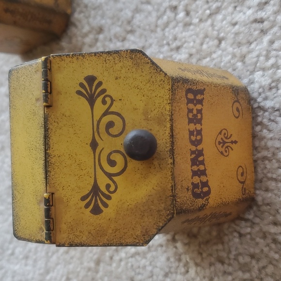 Spice rack decor - Picture 6 of 8